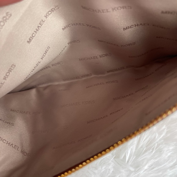 Micheal Kors Logo Travel Wristlet Large - Picture 5 of 7